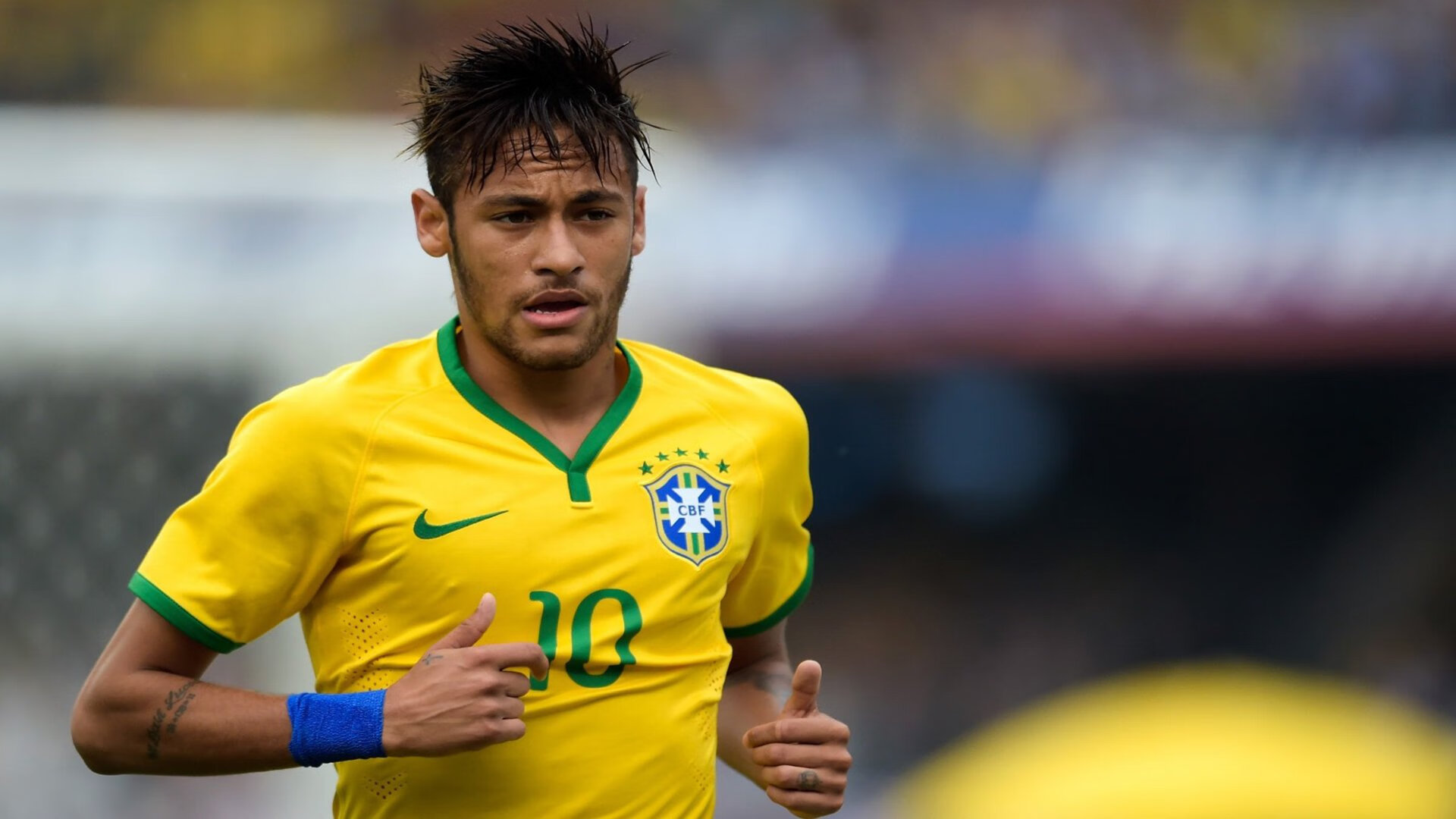 C罗离队传闻引发球迷热议，c罗离开皇马照片